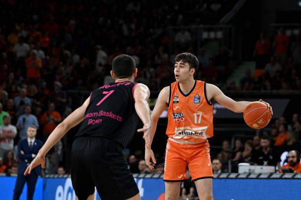 尽管他通常 尽管他通常