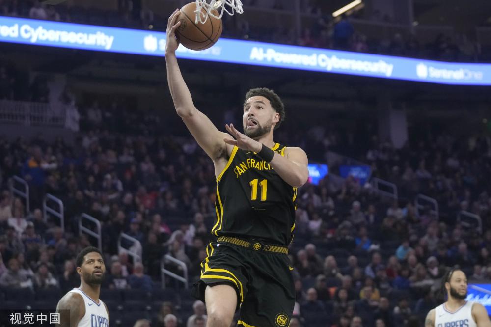 队员睡眼惺 队员睡眼惺