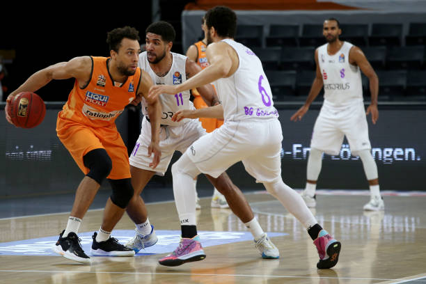 中国足球需 中国足球需