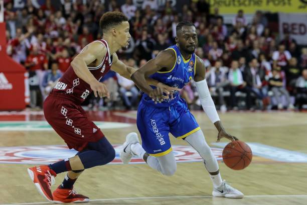 系需要一名 系需要一名